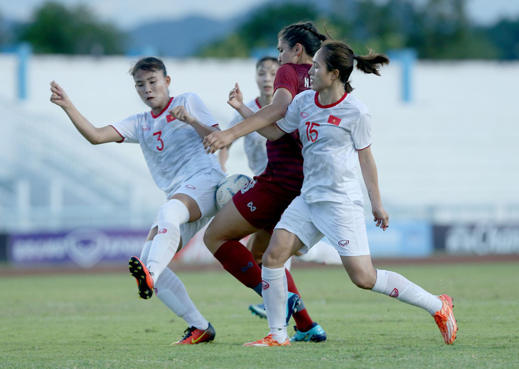 10 người Việt Nam đá bại Thái Lan, vô địch bóng đá nữ Đông Nam Á 2019 - Ảnh 3.