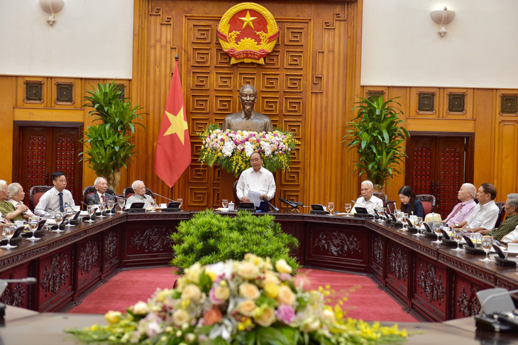 Thủ tướng gặp mặt các cán bộ từng trực tiếp phục vụ, bảo vệ Bác Hồ - Ảnh 3.
