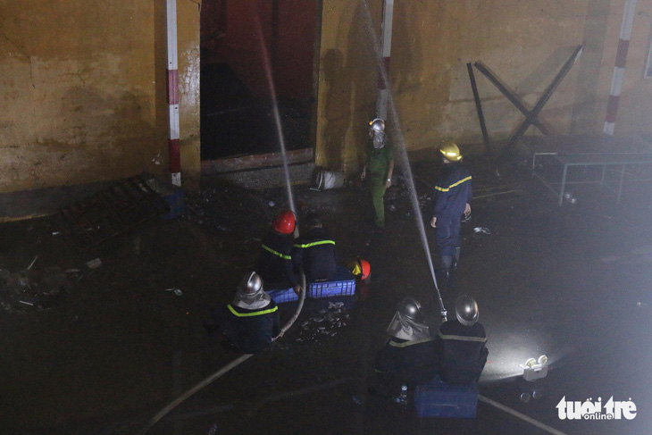 Hỏa hoạn ở công ty Rạng Đông được khống chế sau gần 6 tiếng nỗ lực - Ảnh 21.