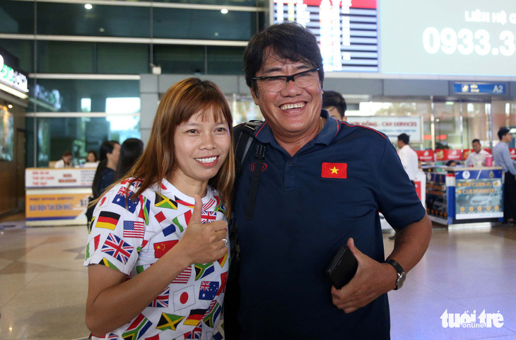 Sân bay Tân Sơn Nhất đìu hiu đón các nữ tuyển thủ tân vô địch Đông Nam Á - Ảnh 13.