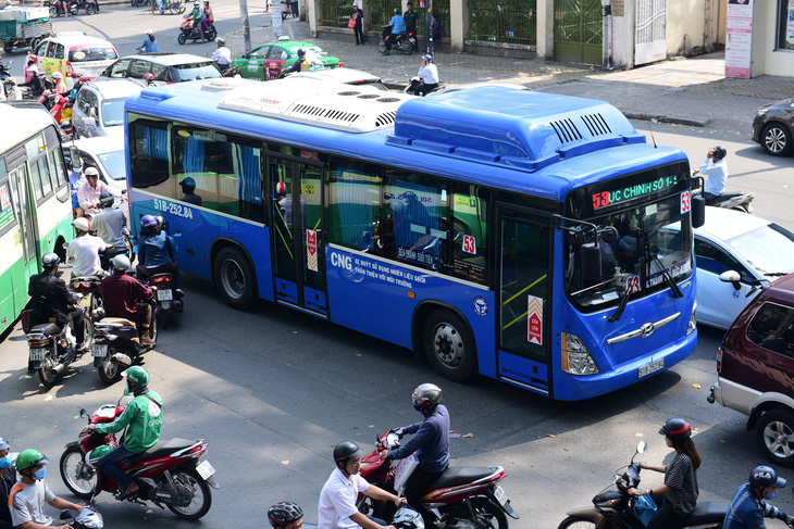 Rà soát lại việc xử xe buýt bỏ chuyến hàng chục tỉ đồng - Ảnh 1.