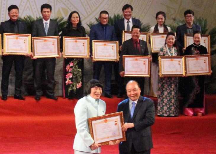 Lễ trao tặng danh hiệu NSND: Minh Vương, Trần Hạnh được vỗ tay không ngớt - Ảnh 2.