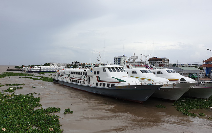 Tạm dừng toàn bộ tàu, phà ra đảo Phú Quốc do ảnh hưởng bão số 4 - Ảnh 1.