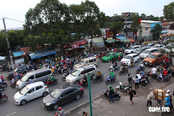 Giao thông cửa ngõ TP.HCM ‘dễ thở’ ngày bắt đầu nghỉ lễ 2-9 - Ảnh 4.