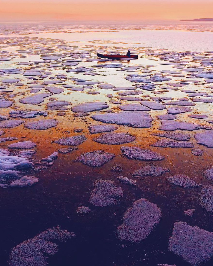 Thăm hồ nước ngọt sâu nhất, lâu đời nhất thế giới - Ảnh 11.