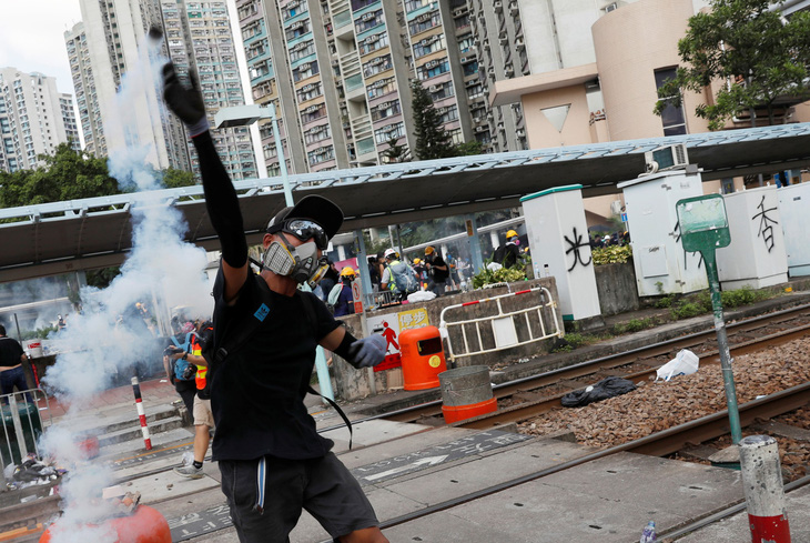 Đình công diện rộng ở Hong Kong ảnh hưởng kinh khủng ra sao? - Ảnh 3.