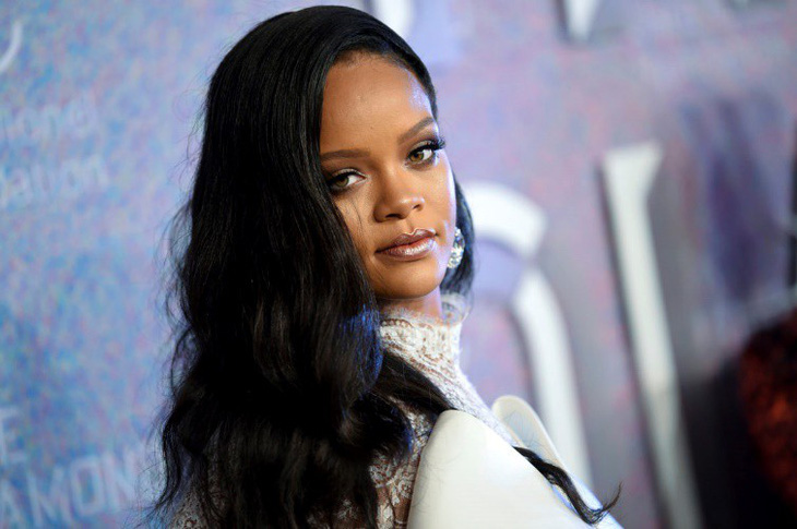 Rihanna, Cardi B chỉ trích ông Trump trong vụ xả súng phân biệt chủng tộc - Ảnh 2.