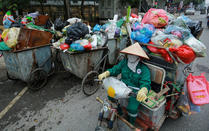 Thu gom rác được bổ sung vào danh mục nghề nặng nhọc, độc hại, nguy hiểm