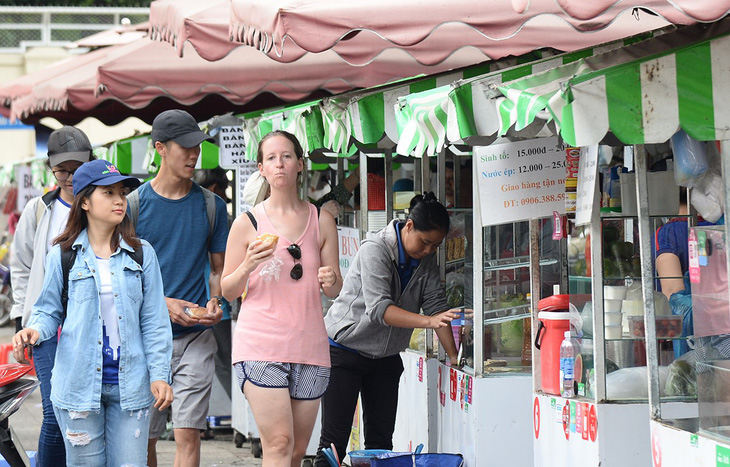 Hàng rong kiểu Cơm Chị Đẹp thoát cảnh vừa bán vừa chạy - Ảnh 1.