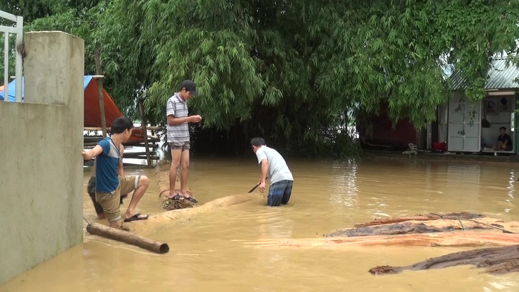 Hơn 600 nhà dân miền núi Thanh Hóa ngập trong lũ - Ảnh 1.