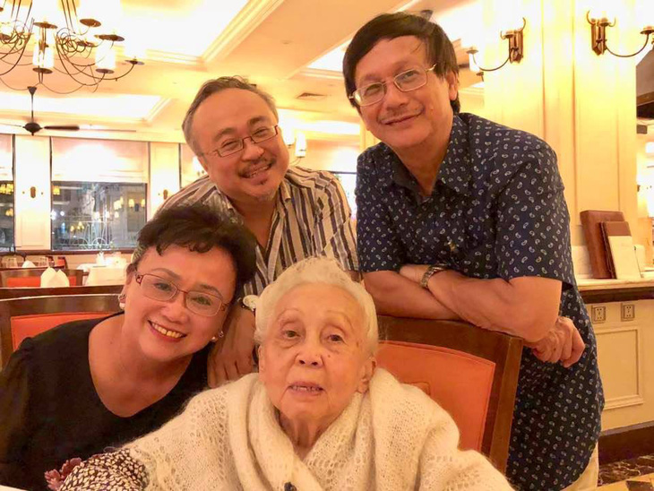 Nghệ sĩ Thái Thị Liên đón tuổi 101 bên NSND Đặng Thái Sơn và con cháu - Ảnh 1.