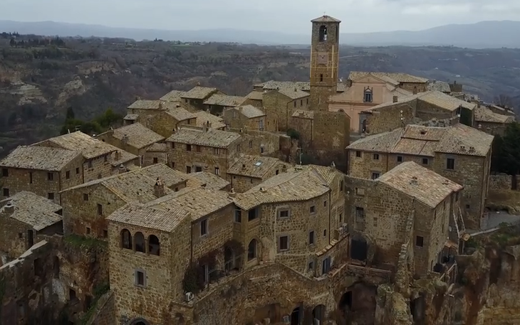 Video: Hàng ngàn ngôi làng bỏ hoang trở thành thị trấn 