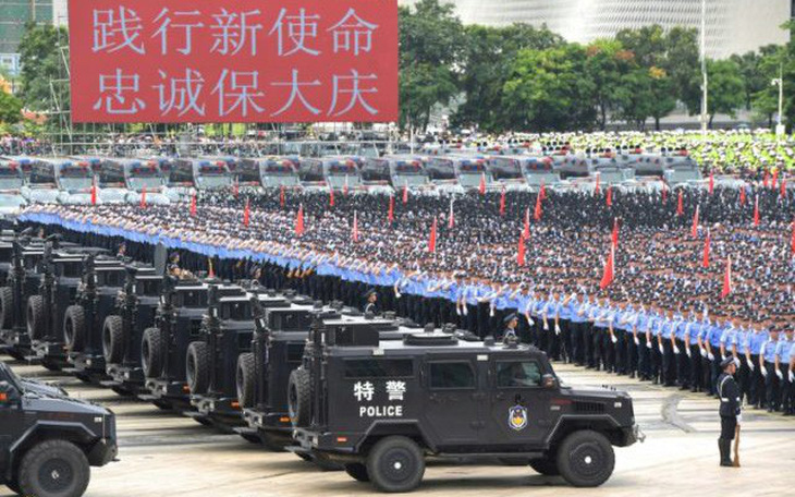 Cảnh sát Trung Quốc diễn tập ‘dằn mặt’ người biểu tình ở Hong Kong?