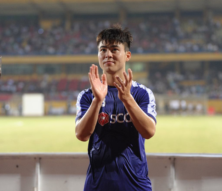 Sốt nhập viện, Duy Mạnh vẫn cố vào sân giúp Hà Nội FC vô địch AFC Cup khu vực Đông Nam Á - Ảnh 1.