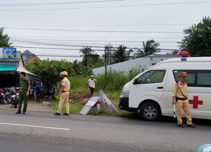 Dùng xăng, dao tấn công bị thương 7 người cưỡng chế thi hành án - Ảnh 2.