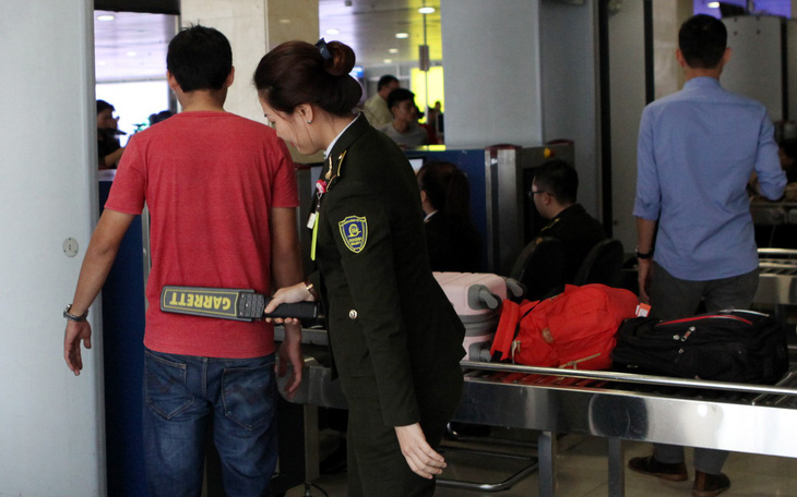 Nhân viên sân bay Tân Sơn Nhất phát hiện hành khách 