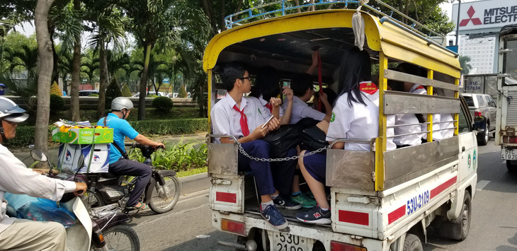 Bé lớp 1 tử vong trên ôtô: Nhiều phụ huynh giật mình vì luôn tin xe đưa đón! - Ảnh 1.