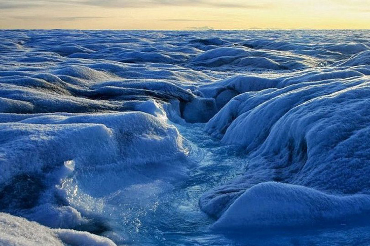 Nắng nóng khủng khiếp, Greenland mất 197 tỉ tấn băng trong một tháng - Ảnh 4.