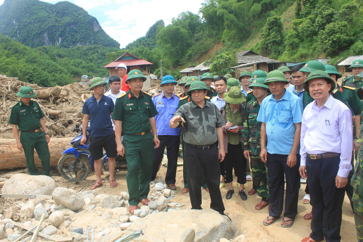 Ông Phạm Minh Chính: Sớm tái định cư cho bà con Xa Ná mất nhà do lũ - Ảnh 2.