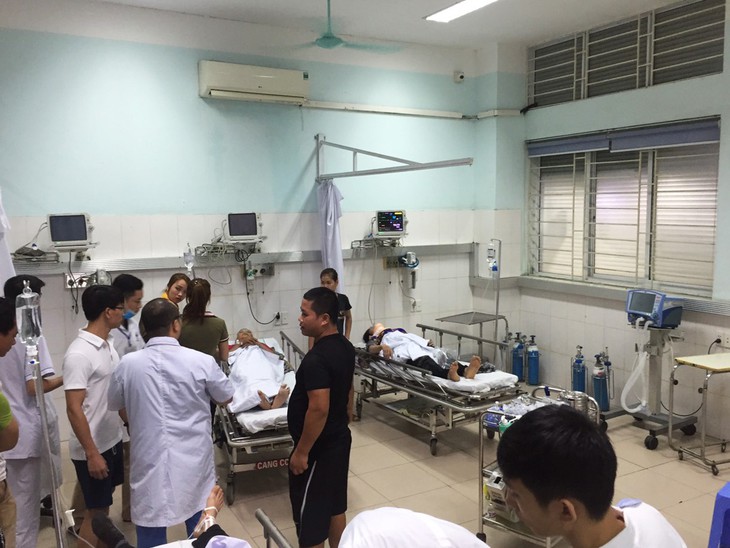 Sập giàn giáo khi đổ bêtông, ít nhất 7 người bị thương, 1 chưa tìm thấy - Ảnh 2.