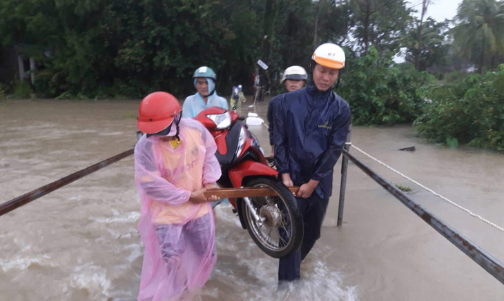 Phú Quốc dừng hội họp để tập trung chống ngập - Ảnh 2.