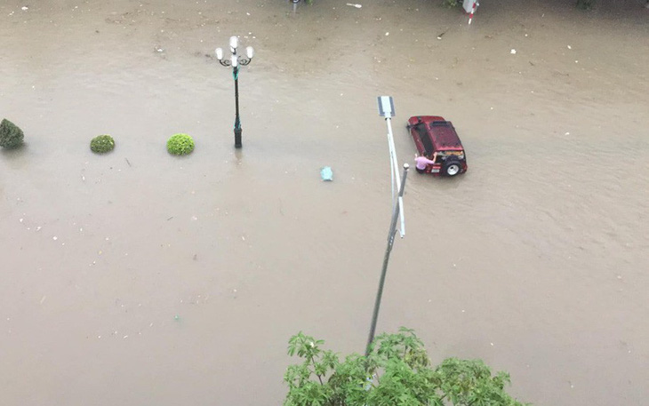 Sập tường rào trong cơn mưa lớn ở Thái Nguyên, 3 người tử vong