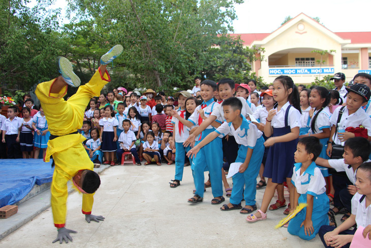 1.000 suất quà Trung thu đến với trẻ em nghèo Phú Yên, Khánh Hòa, Ninh Thuận - Ảnh 1.