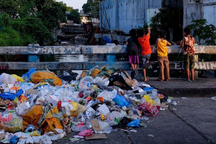 Dân làng Philippines đổi 2kg rác nhựa lấy 1kg gạo - Ảnh 1.