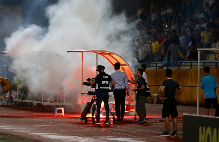 Câu lạc bộ Hà Nội đối mặt án ‘treo sân đến hết V-League 2019 - Ảnh 2.