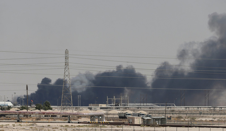 Tấn công nhà máy lọc dầu Saudi Arabia đe dọa an ninh khu vực - Ảnh 2.