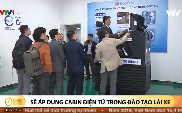 Cabin tập lái điện tử gần 500 triệu đồng/cái, có hiệu quả không?  - Ảnh 1.