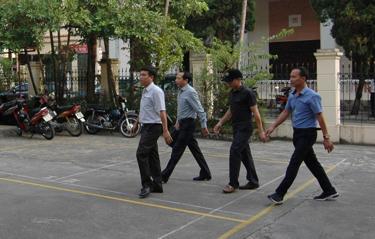 Hoãn tòa, triệu tập thêm 2 nhân chứng vụ án gian lận thi cử Hà Giang - Ảnh 7.