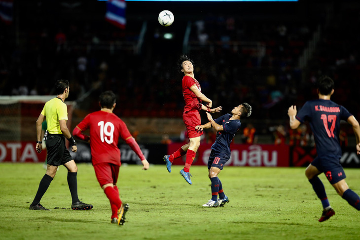 Bảng xếp hạng FIFA 9-2019: Việt Nam tụt 2 hạng nhưng vẫn hơn Thái Lan 15 bậc - Ảnh 1.