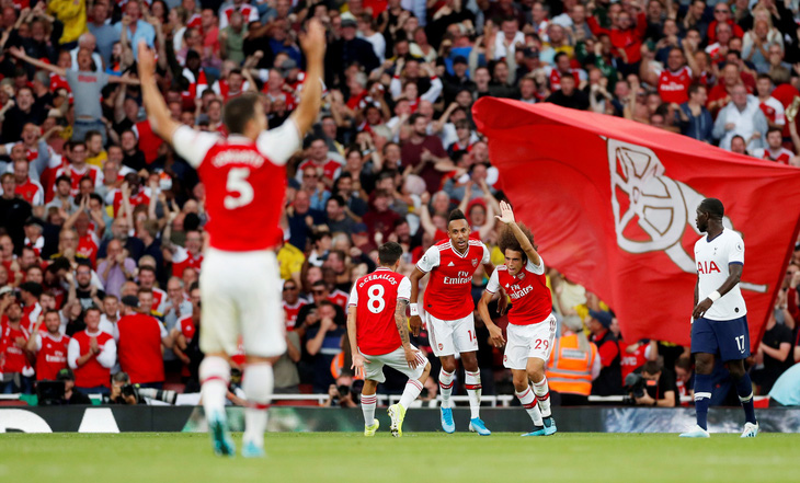 Arsenal hòa Tottenham dù bị đối thủ dẫn trước hai bàn - Ảnh 2.