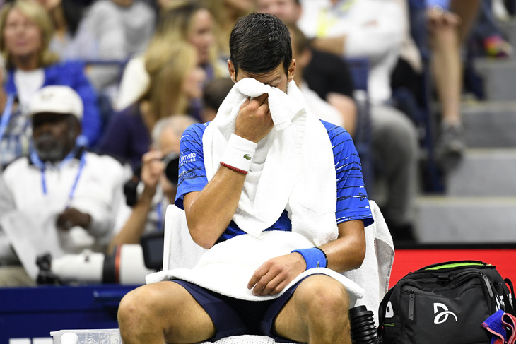 Djokovic bỏ cuộc vì chấn thương, Wawrinka vào tứ kết Mỹ mở rộng - Ảnh 2.