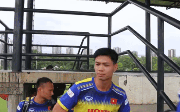Video: Hình ảnh Công Phượng tập luyện cùng đội tuyển trước trận gặp Thái Lan