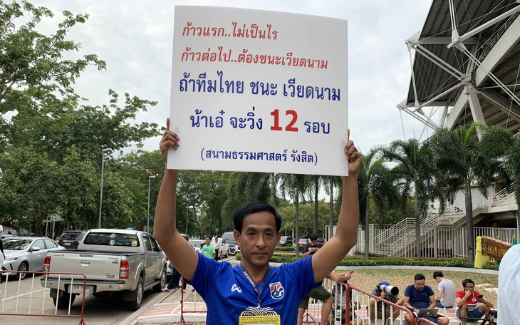 CĐV Thái Lan tuyên bố chạy 12 vòng sân nếu đội nhà đánh bại Việt Nam