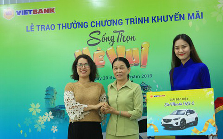 Vietbank trao thưởng xe Mazda CX-5 cho khách hàng gửi tiết kiệm - Ảnh 1.