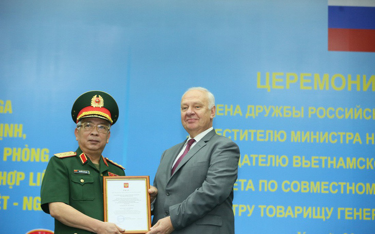 Thượng tướng Nguyễn Chí Vịnh nhận Huân chương Hữu nghị của Liên bang Nga