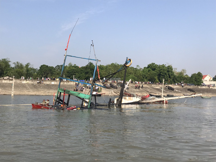 Tìm thấy thi thể 3 nạn nhân vụ cháy nổ tàu cá ở Thanh Hóa - Ảnh 2.
