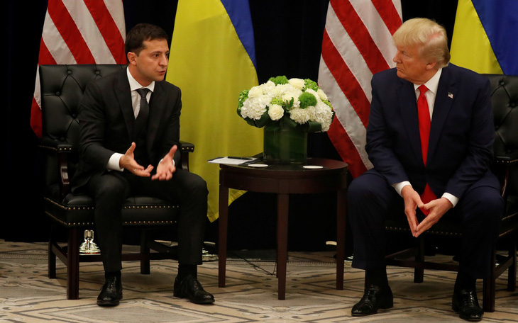 Bản ghi điện đàm với tổng thống Ukraine có gì khiến ông Trump bị đòi luận tội?