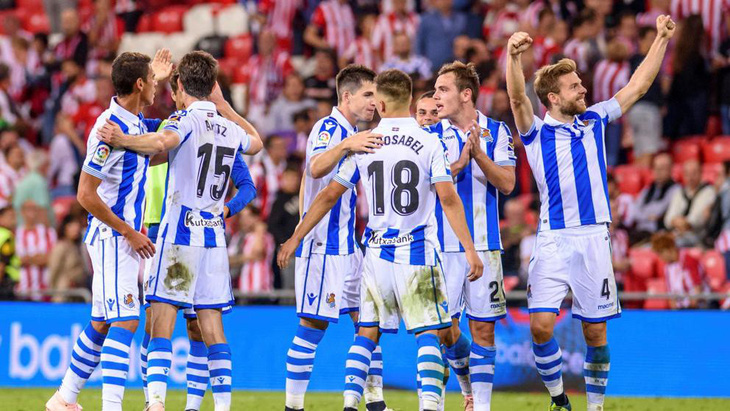 Đè bẹp Alaves 3-0, Real Sociedad đá văng Barca ra khỏi tốp 5 - Ảnh 1.