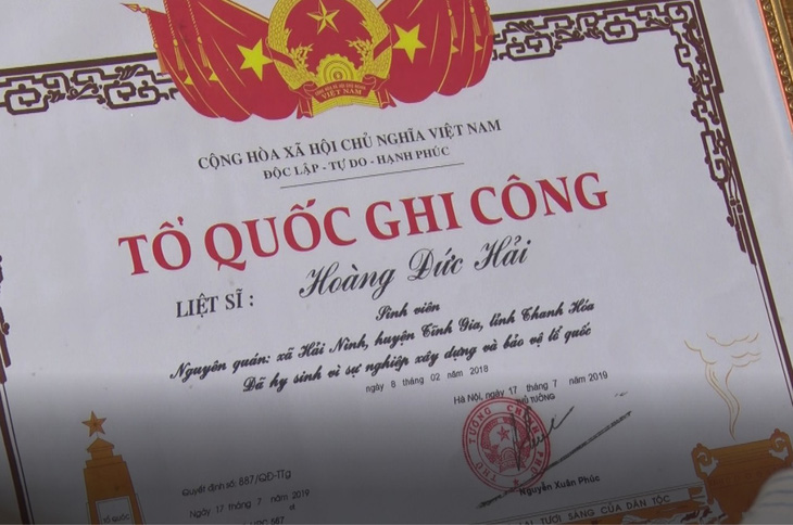 Phong liệt sĩ, trao bằng Tổ quốc ghi công cho nam sinh viên cứu 3 người khỏi đuối nước - Ảnh 2.