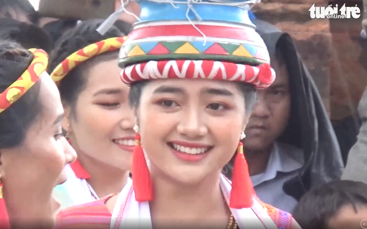 Video: Điệu múa người Chăm ở lễ hội Katê