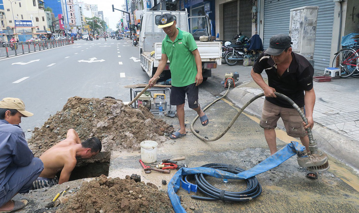 Nguy cơ đáng lo: dân TP.HCM thiếu nước sạch - Ảnh 1.