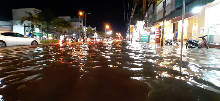 Triều cường kết hợp nước lũ từ thượng nguồn sông Mekong, Cần Thơ ngập nặng - Ảnh 8.