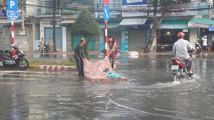 Miền Tây ngập từ thành phố ra quốc lộ, đến tận xóm làng - Ảnh 9.