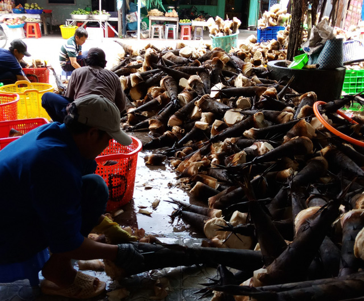 Liên lụy dịch tả heo, 1kg măng Núi Cấm giá không bằng 1 ly cà phê - Ảnh 1.