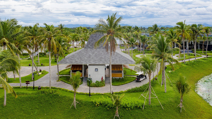 CocoLand River Beach Resort & Spa dùng xe sang  MayBach S450 đưa đón khách - Ảnh 3.