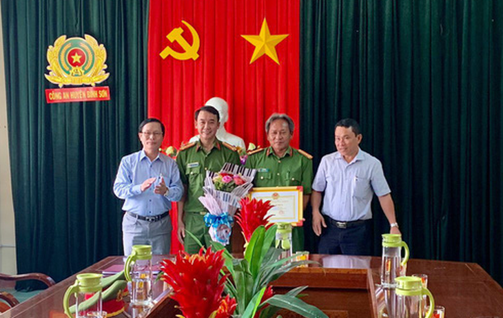 Vụ đường dây dầu DO giả ở Quảng Ngãi: Khen thưởng lực lượng công an - Ảnh 1.